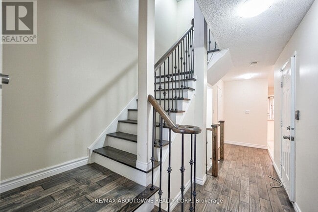 Building Photo - 455 Apache Ct