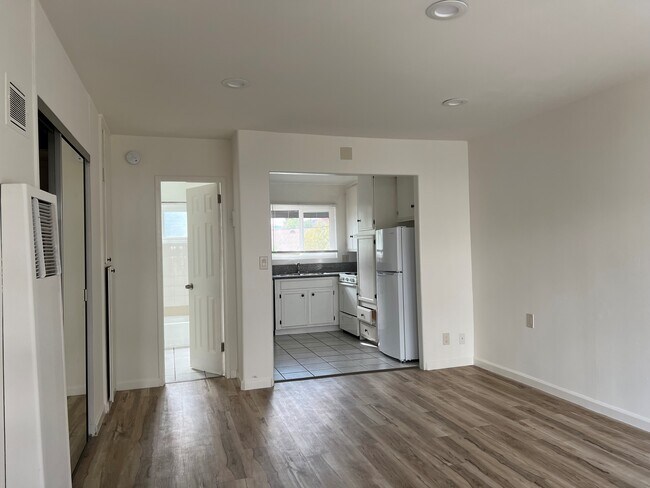 Building Photo - 5855 Carlton Way