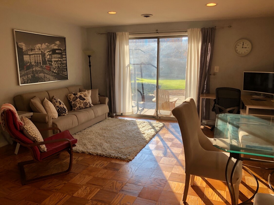 10416 Rockville Pike Unit 102, North Bethesda, MD 20852 Condo for