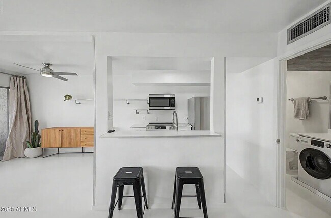 Foto del edificio - 7350 N Vía Paseo Del Sur