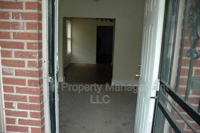 Building Photo - 2743 Carnes Ave
