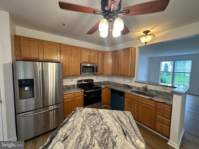 Foto del edificio - 1327 Lewis Ln