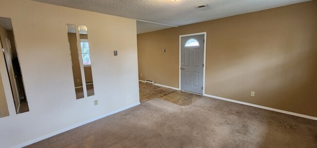 Building Photo - 400 Ashwood Ave