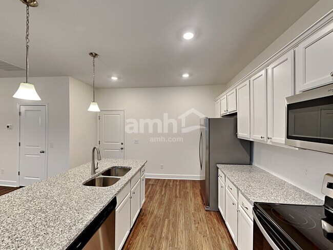 Building Photo - 3012 Esquire Dr