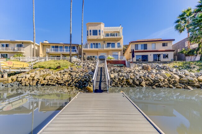 Personal boat dock with waterfront patio, private deck. Entire 3rd floor for penthouse condo - 4667 Park Dr