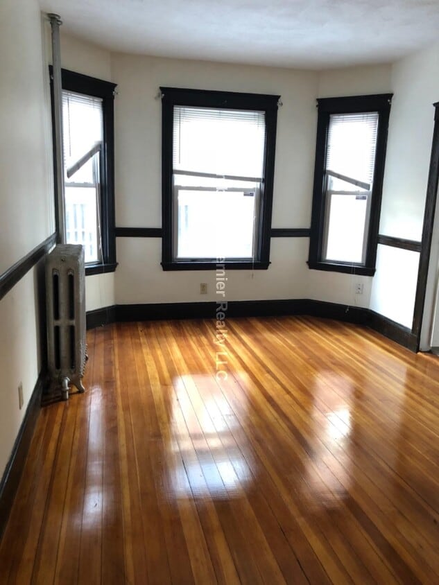 Primary Photo - 285 Highland Ave