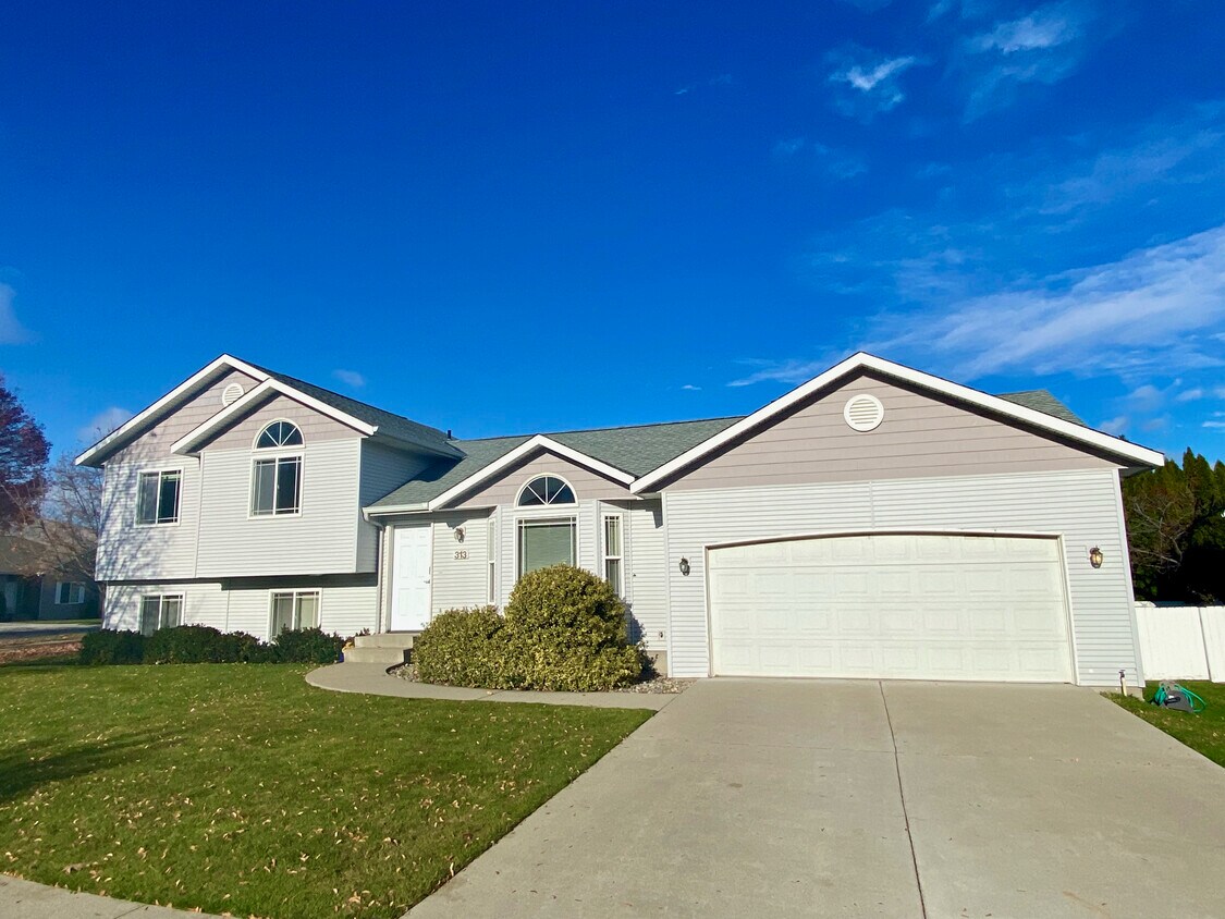 313 Brandi Ln, Wenatchee, WA 98801 House for Rent in Wenatchee, WA