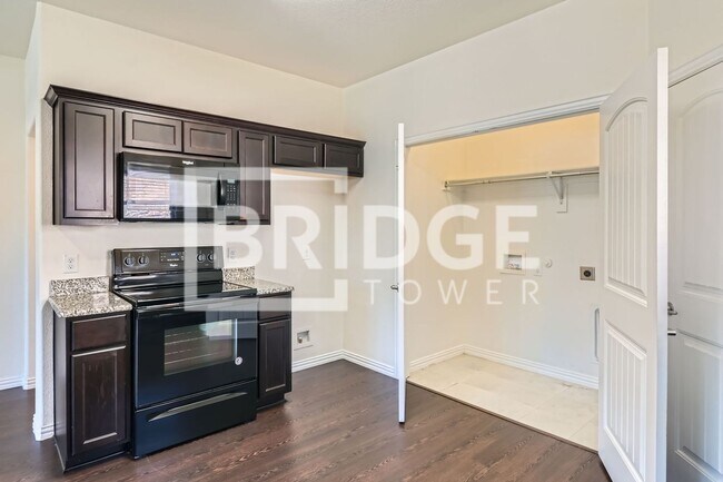 Foto del edificio - 1408 Lakecrest Ln