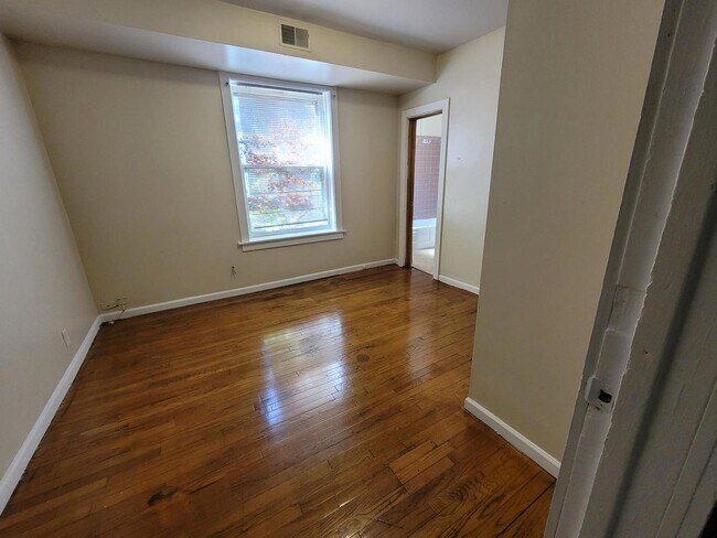 Foto del edificio - 6725 S Clyde Ave