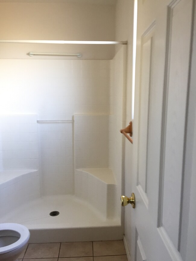 Foto del edificio - 3055 N Truwood Dr