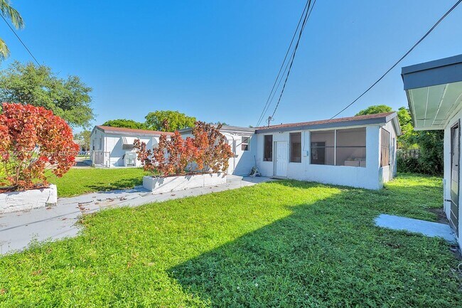 Building Photo - 6130 SW 32nd St