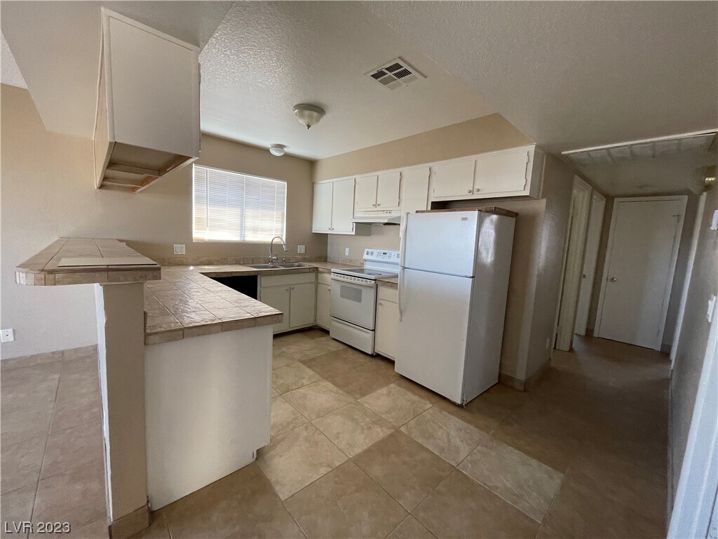 5675 E Lake Mead Blvd Unit 4, Las Vegas, NV 89156 Condo for Rent in