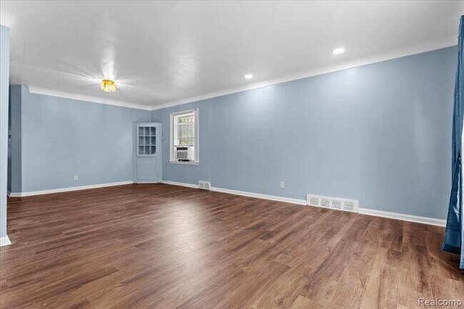 Building Photo - 3734 Buena Vista St