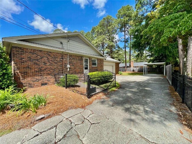Building Photo - 2514 Dartmouth Dr