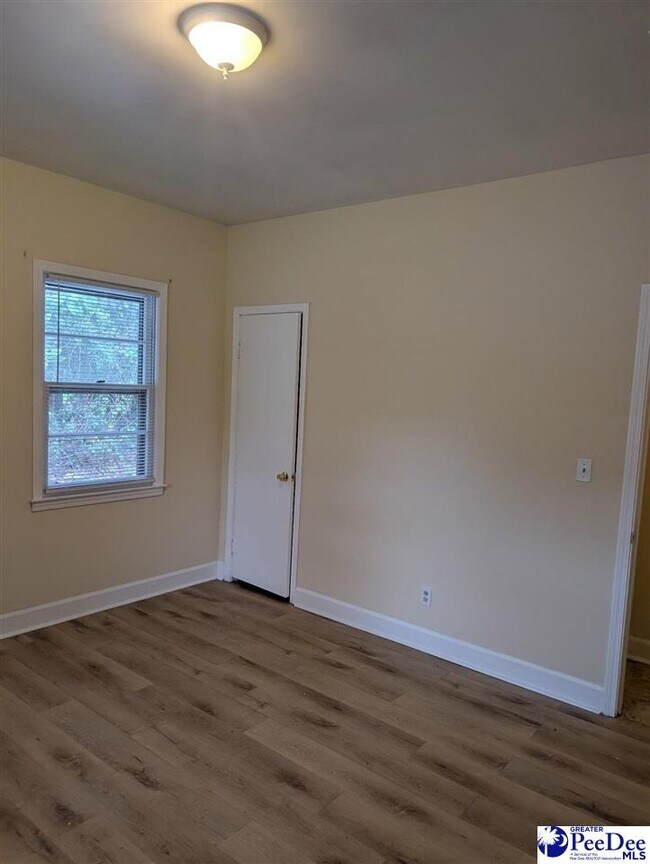Foto del edificio - 1402 Cherokee Rd
