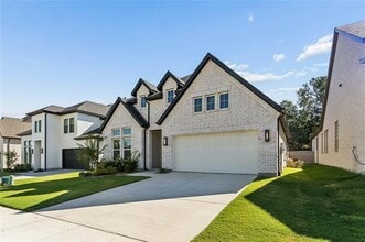 Building Photo - 2216 Lakelet Dr
