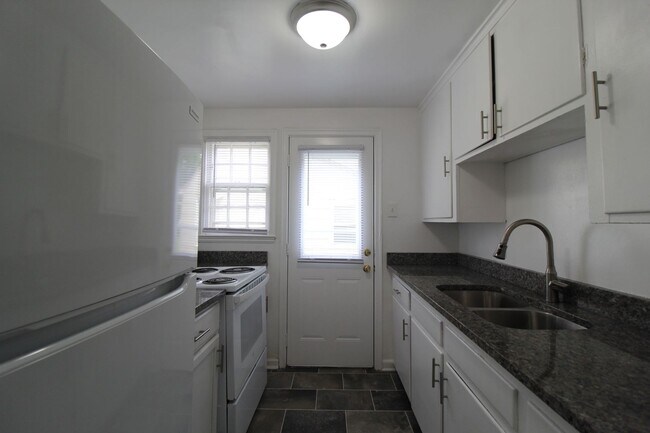 Foto del edificio - One Bedroom Duplex in North Kansas City