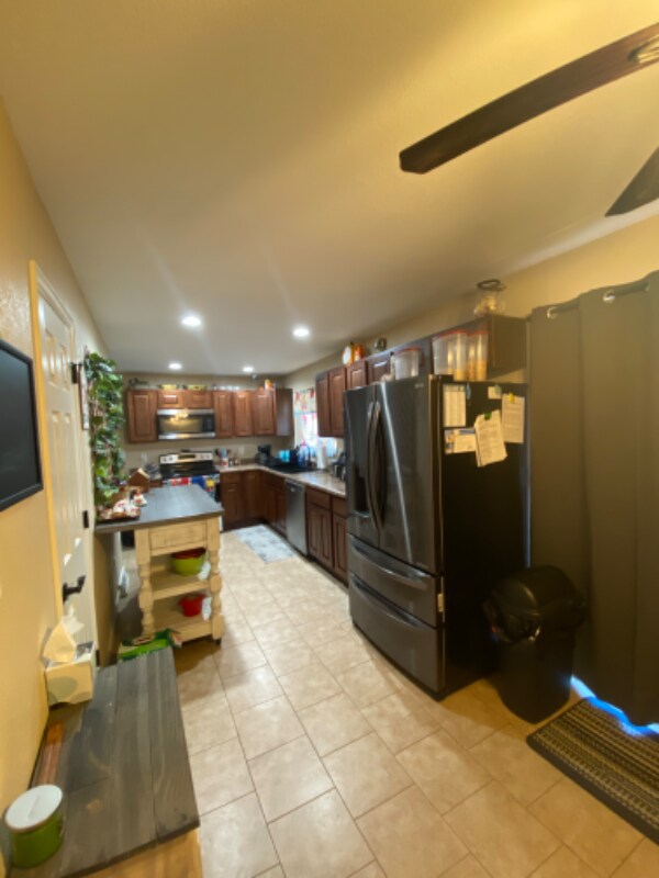 Foto del edificio - 613 Crestridge Ave