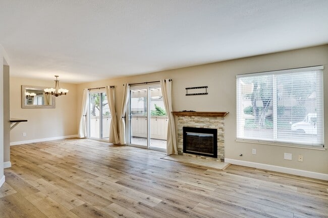 Building Photo - Welcome Home!!! - Modern and Spacious Gem! Townhouse with 2 Primary Bedrooms, Nice balcony, In re...