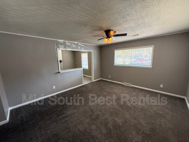 Foto del edificio - 3403 Sharpe Ave