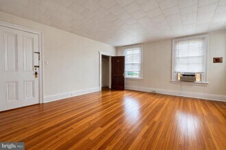 Building Photo - 115 W Broadway