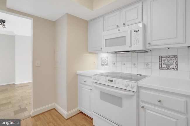 Photo - 3800 Fairfax Dr Apartment