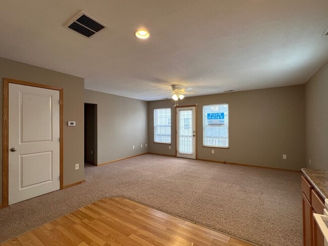 Foto del edificio - 1104 Flagstone Ln