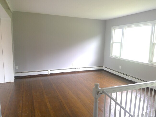 Building Photo - 303 Levita Rd