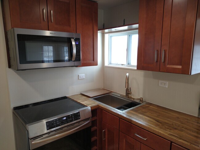 Building Photo - 18 Alpine Dr