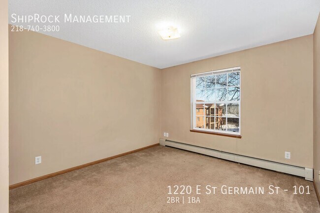 Foto del edificio - 1220 E St Germain St