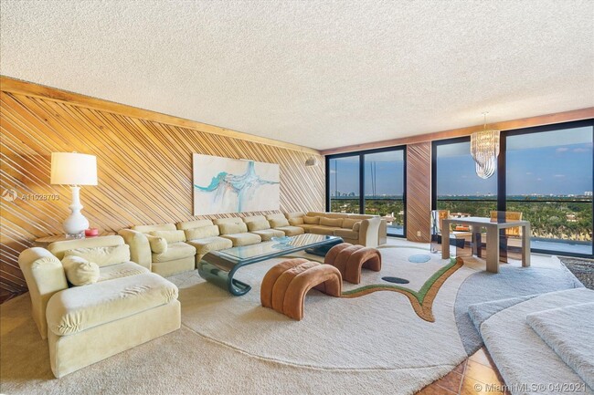 Building Photo - 5500 Collins Ave
