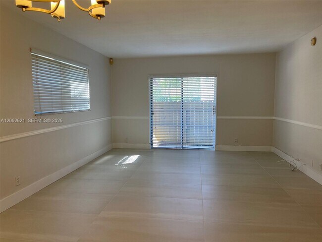 Foto del edificio - 6703 N Kendall Dr