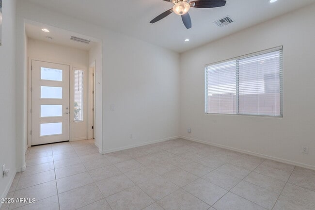 Building Photo - 2093 E Lantana Dr