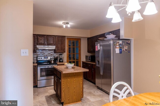 Building Photo - 5302 Lister Ct