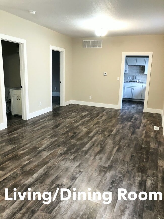 Building Photo - 802 W McCormick St