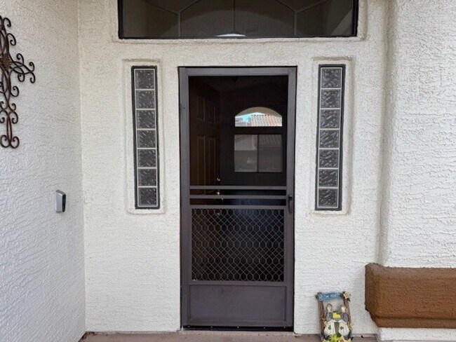 Foto del edificio - 3BR with SOLAR-NO Electric Bills! RV Gate & Parking, Bullhead Parkway