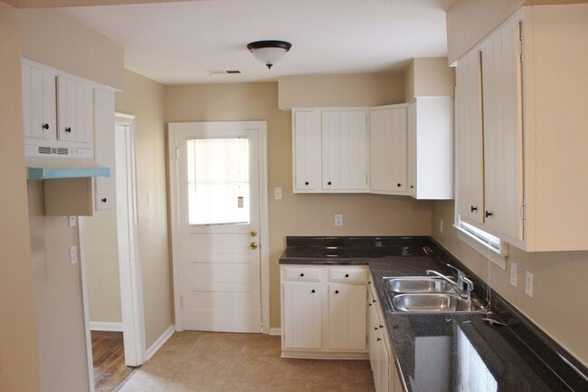 Building Photo - 1235 Dyer Pl