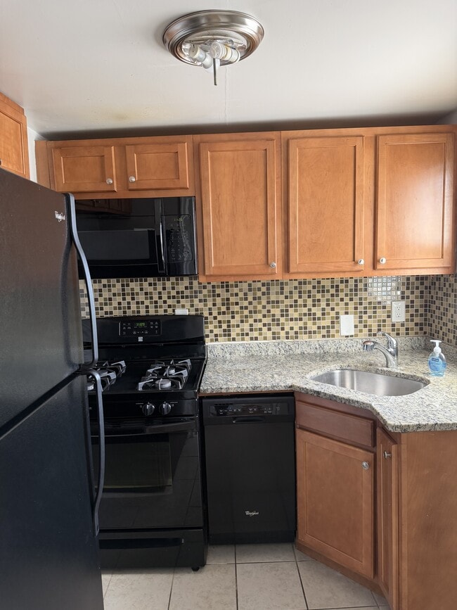 Building Photo - 3841 26th Ave