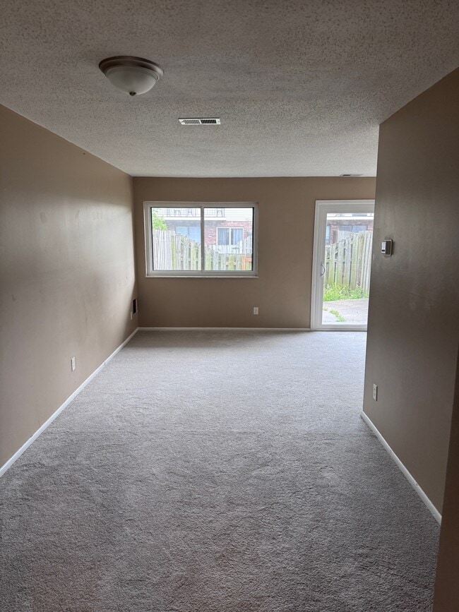 Building Photo - 49 Trails End