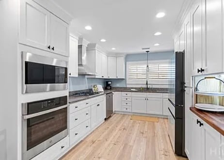 Building Photo - 115 E Coquena Cir