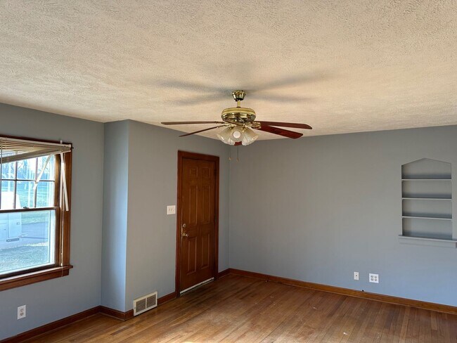 Building Photo - Updated Ranch in Mansfield Schools
