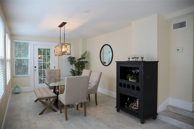 Foto del edificio - FURNISHED LUXURY 3 Br 3 Ba RENTAL NEAR DOW...