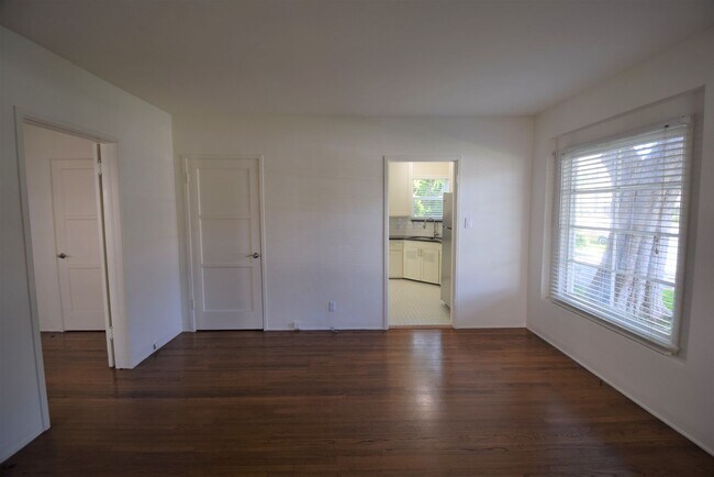 Foto del edificio - 10839 Moorpark St