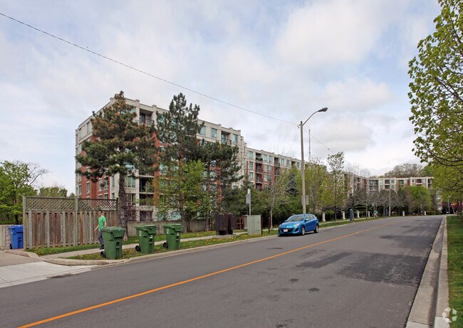 Building Photo - Hillside Ravines I