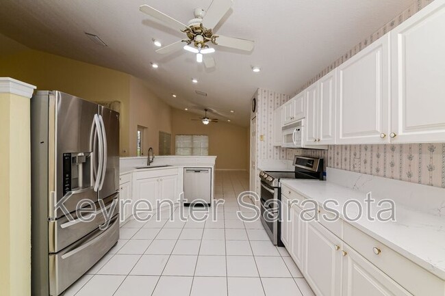 Building Photo - 2014 Wasatch Dr