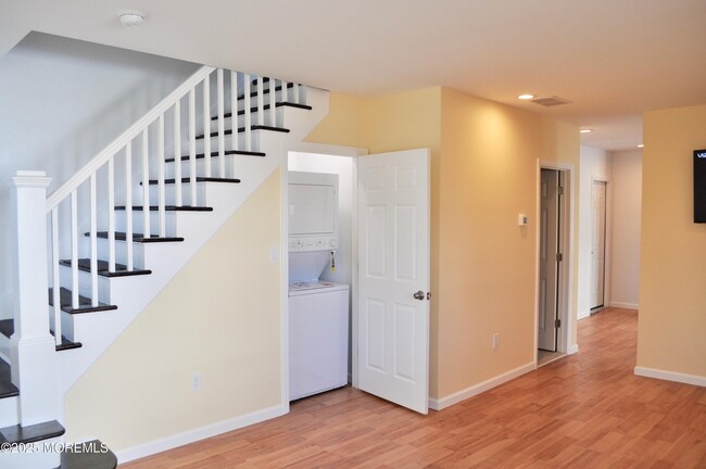 Building Photo - 485 Joline Ave