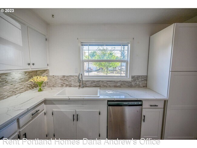 Building Photo - 3 br, 2.5 bath House - 4223 SE Bybee Blvd