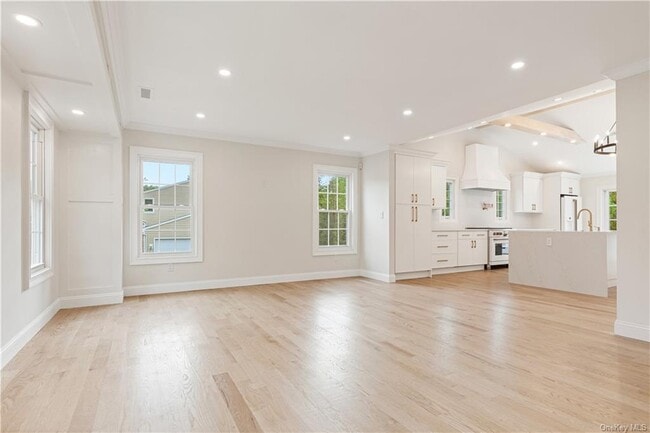 Building Photo - 14 Northwood Cir
