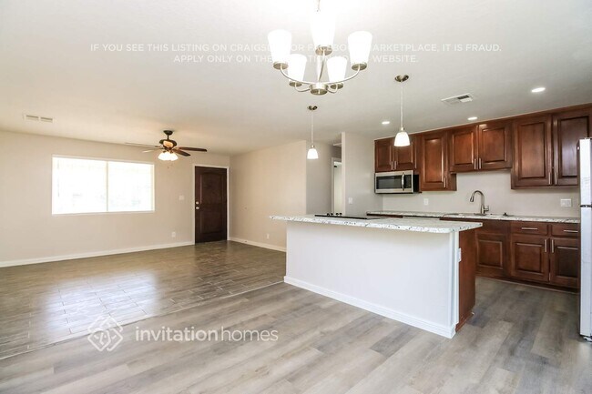 Foto del edificio - 1562 W Carol Ave