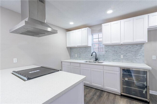 Building Photo - 4113 Western Dr